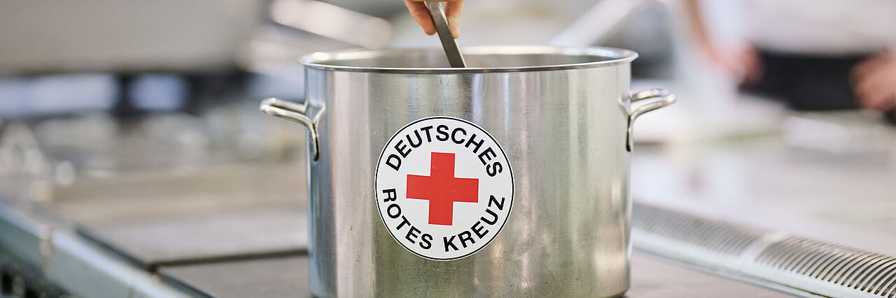 Kochtopf mit DRK-Logo